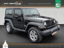 Schwarz metallic Gebraucht 2013 Jeep Wrangler Sport SUV | 30.990 € (Etwas zu teuer)