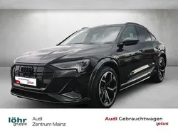 Mythosschwarz metallic Gebraucht 2022 Audi e-tron Ambiente SUV | 53.980 € (Teuer)