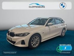 Weiß Gebraucht 2022 BMW 330e Shadowline Kombi | 29.985 € (Superpreis)