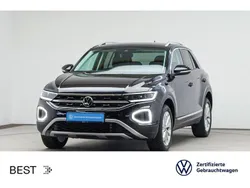 Deep black perleffekt (metallic) Gebraucht 2024 VW T-Roc Style SUV | 28.249 € (Guter Preis)