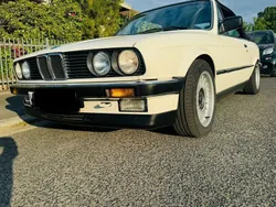 Weiß Gebraucht 1987 BMW 325 Cabriolet Sport Line Cabrio | 20.300 €