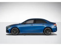 Metalliclack spektralblau Gebraucht 2024 Mercedes A250 AMG Limousine | 38.399 € (Fairer Preis)