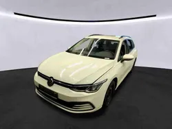 Pure white Gebraucht 2022 VW Golf VIII Life Kombi | 19.440 € (Guter Preis)