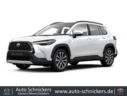 Weiss Gebraucht 2024 Toyota Corolla Cross Team SUV | 32.990 € (Guter Preis)