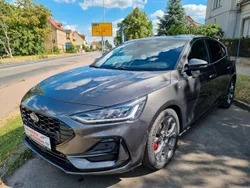 Grau Neu 2025 Ford Focus ST-Line Limousine | 25.490 € (Guter Preis)
