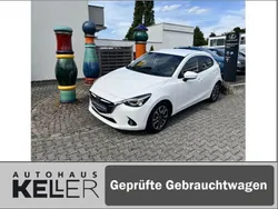 Arctic white Gebraucht 2015 Mazda 2 Sports-Line Limousine | 10.770 € (Etwas zu teuer)