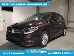 Orientbraun metallic Gebraucht 2015 Mercedes B180 Van / Kleinbus | 15.166 € (Fairer Preis)