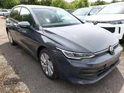 Delfingrau metallic Neu 2024 VW Golf VIII Limousine | 31.608 € (Superpreis)