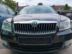Schwarz Gebraucht 2012 Skoda Octavia Kombi | 4.100 € (Guter Preis)