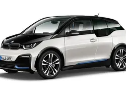 Weiß Gebraucht 2022 BMW i3 Comfort Edition Kleinwagen | 24.680 € (Etwas zu teuer)
