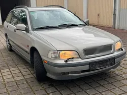 Grau Gebraucht 1996 Volvo V40 Kombi | 650 €