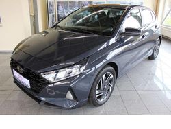 Grau Gebraucht 2023 Hyundai i20 Trend Limousine | 15.888 € (Etwas zu teuer)