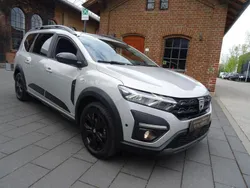 Grau Gebraucht 2022 Dacia Jogger Extreme Van / Kleinbus | 14.100 €