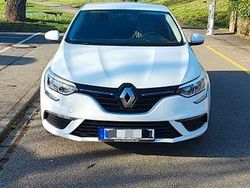 Weiß Gebraucht 2017 Renault Mégane IV Life Limousine | 8.300 € (Etwas zu teuer)