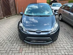Grau Gebraucht 2010 Ford Fiesta Kleinwagen | 2.500 € (Superpreis)
