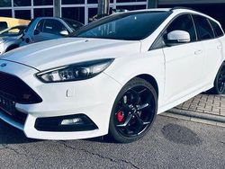 Weiß Gebraucht 2018 Ford Focus ST Limousine | 10.990 € (Superpreis)