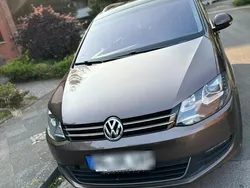 Braun Gebraucht 2011 VW Sharan Van / Kleinbus | 12.990 €