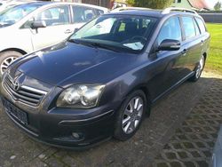Grau Gebraucht 2006 Toyota Avensis Kombi | 1.999 € (Guter Preis)