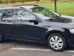 Schwarz Gebraucht 2017 Skoda Octavia Ambition Kombi | 5.990 € (Guter Preis)