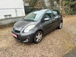 Grau Gebraucht 2011 Toyota Yaris Kleinwagen | 2.750 € (Guter Preis)