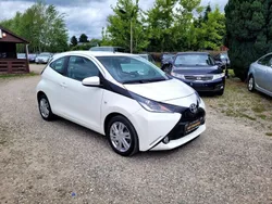 Weiß Gebraucht 2015 Toyota Aygo X-play Kleinwagen | 7.990 € (Fairer Preis)