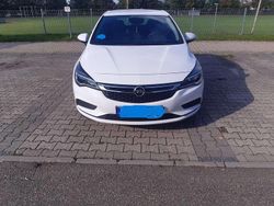 Weiß Gebraucht 2016 Opel Astra Active Limousine | 8.530 € (Fairer Preis)