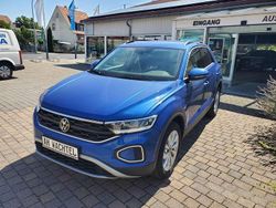 Ravennablau metallic Gebraucht 2024 VW T-Roc Life SUV | 28.995 € (Teuer)