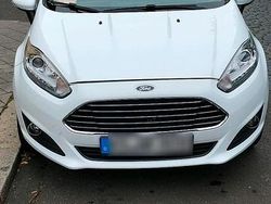 Weiß Gebraucht 2016 Ford Fiesta Limousine | 5.999 €