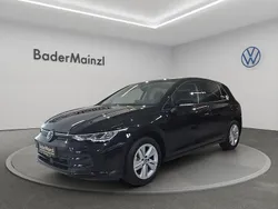 Grenadillschwarz metallic Gebraucht 2024 VW Golf VIII Life Limousine | 29.930 € (Etwas zu teuer)