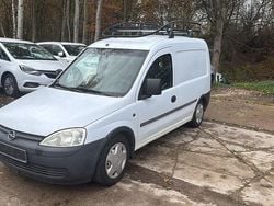 Weiß Gebraucht 2003 Opel Campo Abholung | 1.999 €