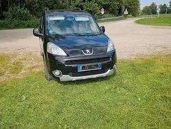 Schwarz Gebraucht 2011 Peugeot Partner Tepee Van / Kleinbus | 4.950 € (Guter Preis)