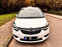 Weiß Gebraucht 2017 Opel Zafira Active Van / Kleinbus | 6.200 €