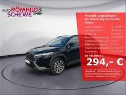 Tiefschwarz mica metallic Gebraucht 2024 Toyota Corolla Cross Style SUV | 32.750 € (Fairer Preis)