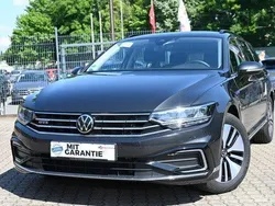 Grau Gebraucht 2022 VW Passat GTE Kombi | 23.989 € (Guter Preis)
