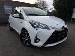 Weiß Gebraucht 2018 Toyota Yaris Hybrid Team Limousine | 12.990 € (Guter Preis)