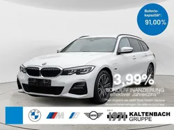 Alpinweiss iii Gebraucht 2021 BMW 320e M Sport Kombi | 27.490 € (Guter Preis)