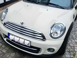 Weiß Gebraucht 2015 Mini Cooper Kleinwagen | 9.900 € (Etwas zu teuer)