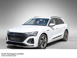 Gletscherweiß metallic Gebraucht 2024 Audi Q8 e-tron S-Line SUV | 59.940 € (Teuer)