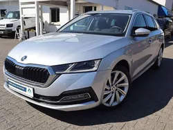 Brilliant silver metallic Gebraucht 2021 Skoda Octavia Style Kombi | 21.960 € (Guter Preis)