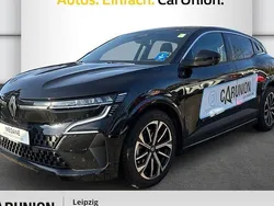Black pearlschwarz metallic Gebraucht 2023 Renault Mégane Techno Limousine | 29.495 € (Guter Preis)