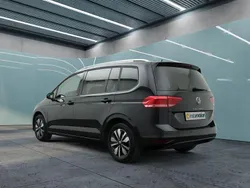Schwarz Gebraucht 2024 VW Touran Van / Kleinbus | 32.699 € (Fairer Preis)