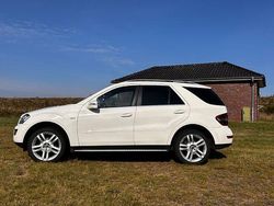 Weiß Gebraucht 2011 Mercedes ML300 Edition SUV | 13.200 €