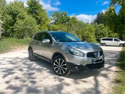 Grau Gebraucht 2012 Nissan Qashqai SUV | 7.990 € (Fairer Preis)