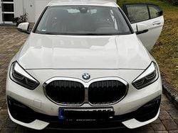 Weiß Gebraucht 2020 BMW 118 Sport Line Kleinwagen | 15.300 € (Guter Preis)