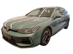 Maripositgrün metallic Gebraucht 2025 VW Passat R-line Kombi | 44.990 € (Superpreis)