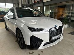 Mineralweiss metallic Gebraucht 2025 BMW iX Sport Line SUV | 73.900 € (Etwas zu teuer)