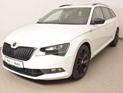 Weiß metallic Gebraucht 2016 Skoda Superb SportLine Kombi | 30.980 €