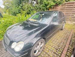 Schwarz Gebraucht 2004 Mercedes C270 Avantgarde Limousine | 2.250 € (Teuer)