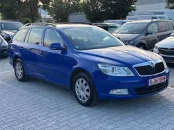 Blau Gebraucht 2009 Skoda Octavia Ambiente Kombi | 2.870 € (Fairer Preis)
