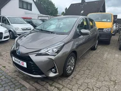 Grau Gebraucht 2017 Toyota Yaris Hybrid Comfort Kleinwagen | 11.990 € (Guter Preis)